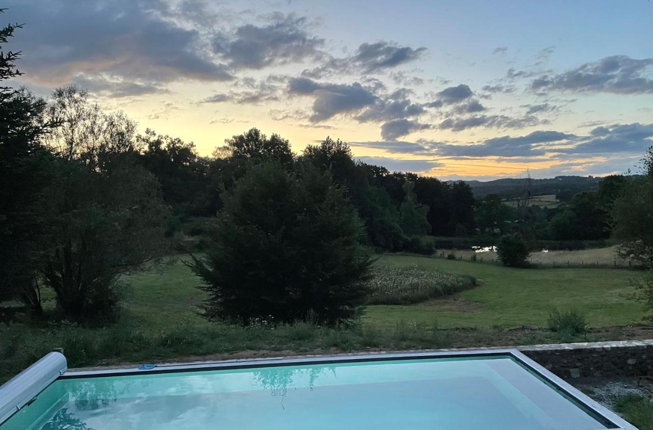 Une Pause En Correze Sarroux エクステリア 写真
